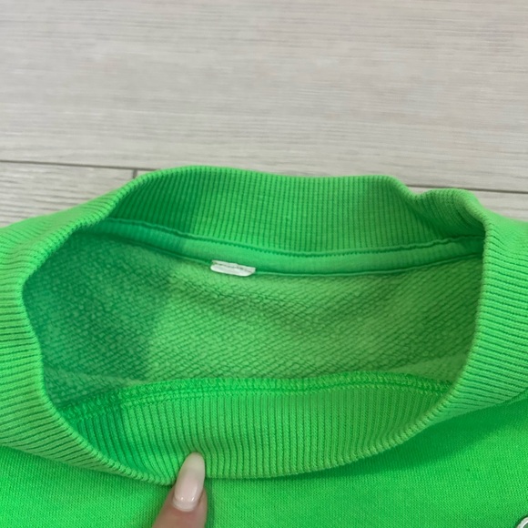 Alo Yoga Accolade Crew Neck Pullover in Green Glow - Picture 6 of 11